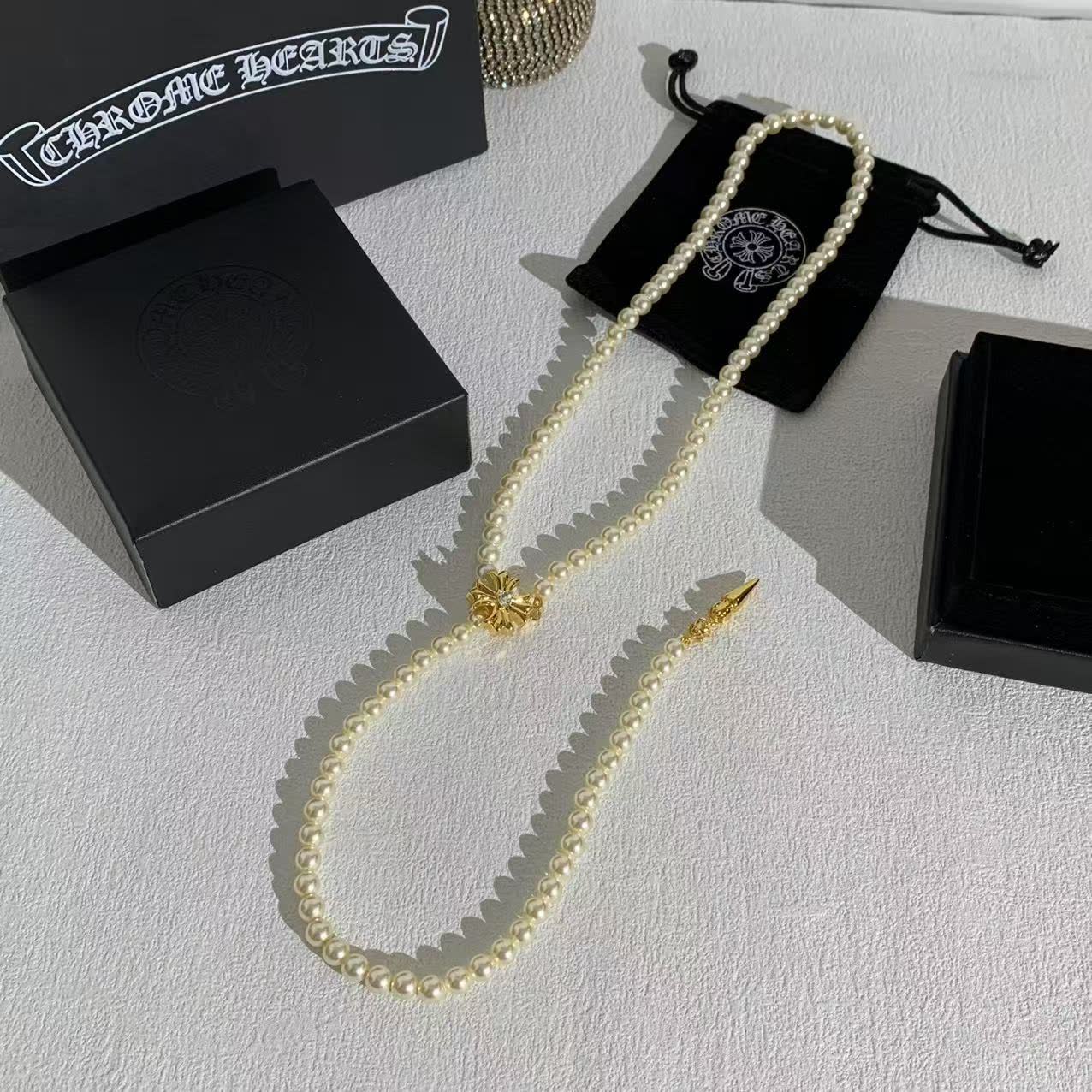 Chrome Hearts Elegant Pearl Necklace with Gold Clasp